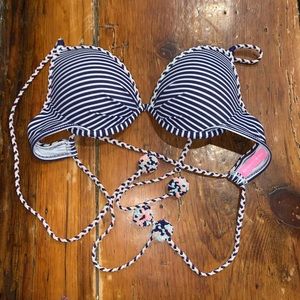 Victoria’s Secret 32B bikini top